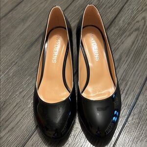 Black Elegant Heels with Sleek Design